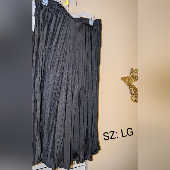 Two Time & Tru Long Pleated Skirts - Picture 2 of 3